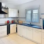 Prázdninový dům 6 Pieces, 9 Pers, A 50m Avec Wifi - Fr-1-361-567